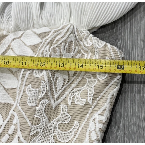 Saints + Secrets Ivory Sheer Overlay Lace Ruffled Off Shoulder‎ Dress Women's S - Picture 10 of 11